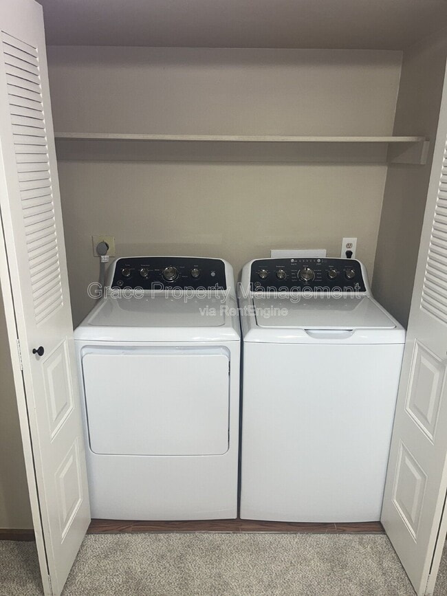 Building Photo - 3335 S Ammons St