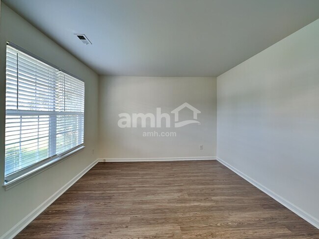 Building Photo - 1749 E Ridge Heights Dr