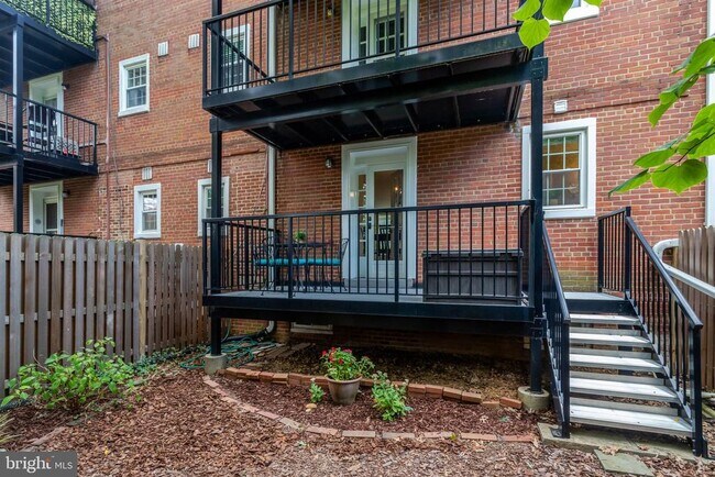 Building Photo - 2883 S Abingdon St