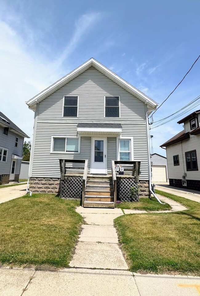 Building Photo - 1824 22nd St