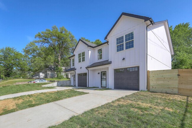 Building Photo - 427 W Linden Ave