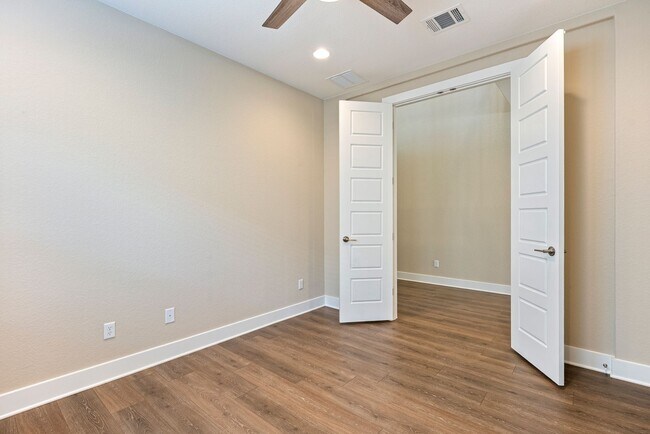 Building Photo - Beautiful Move-In Ready 4 bedroom, 3 bathroom home in Liberty Hill ISD!