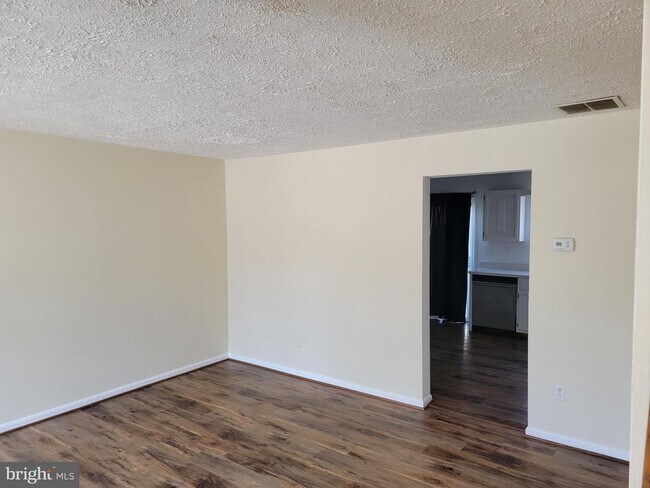 Building Photo - 4197 Drake Ct