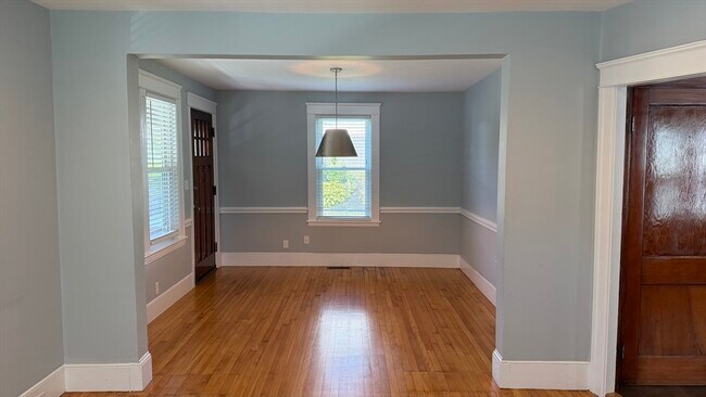 Building Photo - 8 Elton St