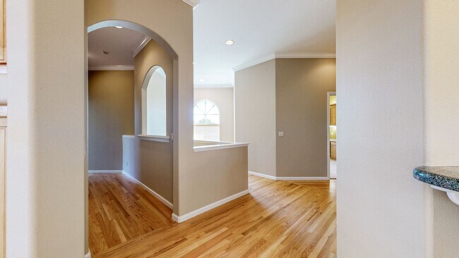 Building Photo - Gorgeous Home with private yards, large de...