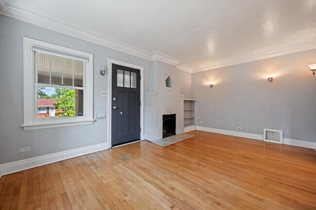 Building Photo - Historic Charm & Modern Comfort in Prime Platt Park Location