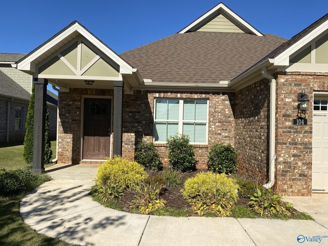 Building Photo - 104 Kinglet Wy
