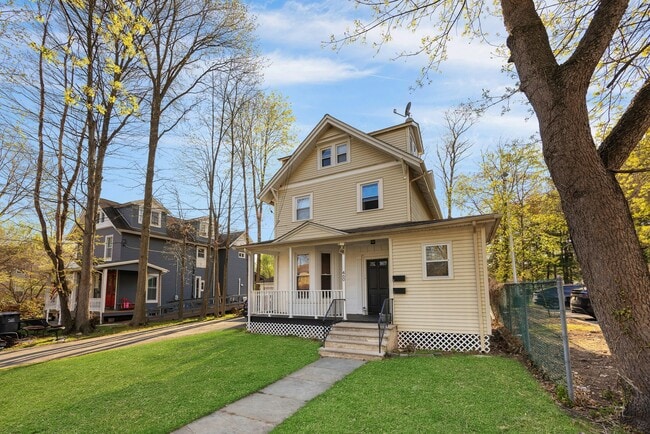 Building Photo - 460 Orchard St