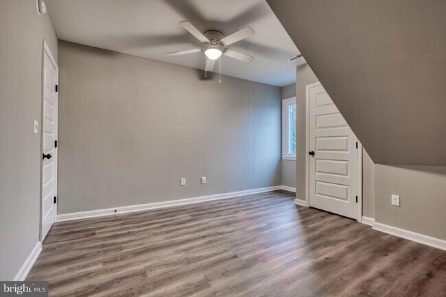 Building Photo - 6722 Brentwood Ave