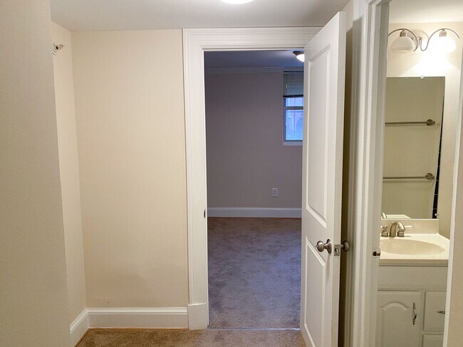 Building Photo - Spacious 1BR Apartment w/ Private Patio in...