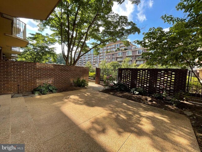 Building Photo - 520 N St SW