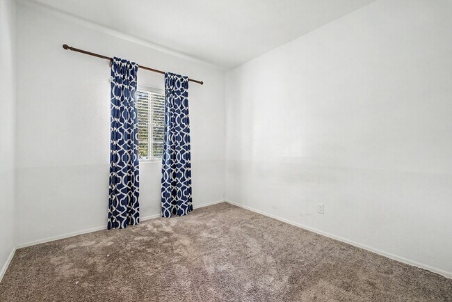 Building Photo - 21248 W Palm Ln