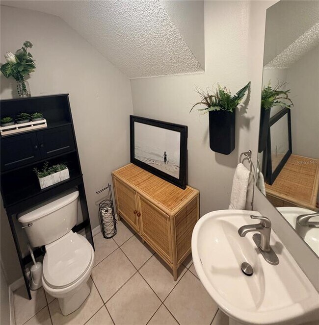 Building Photo - 18120 Paradise Point Dr