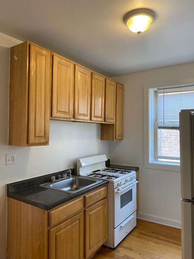 Building Photo - 1733 W 91st St