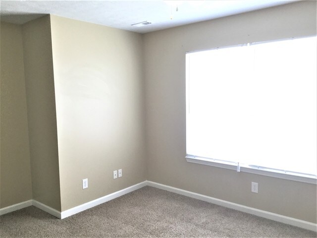 Building Photo - 1362 Blue Ridge Ln