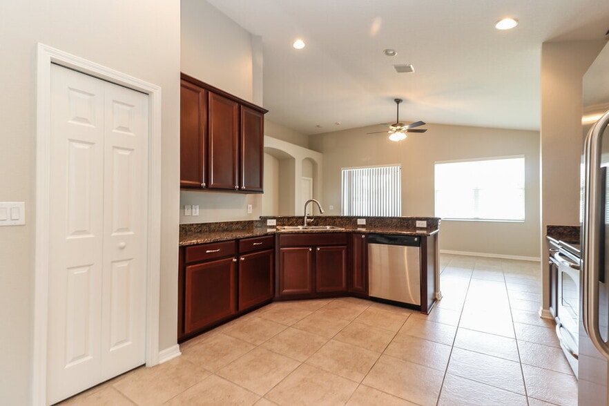 Building Photo - 7320 Forest Mere Dr