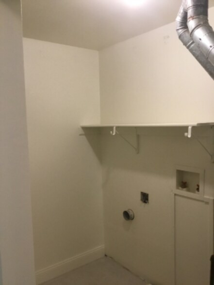 Building Photo - 4647 Croftshire Dr