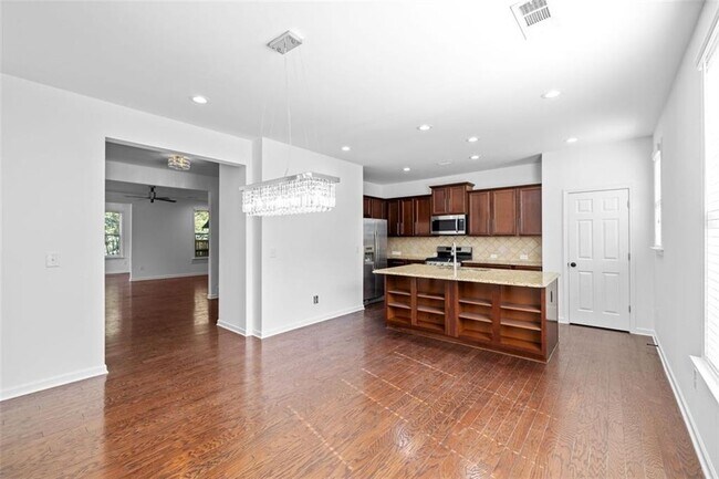 Building Photo - 4228 Laurel Creek Ct SE