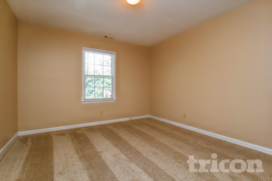 Building Photo - 1202 Holly Hills Dr SW