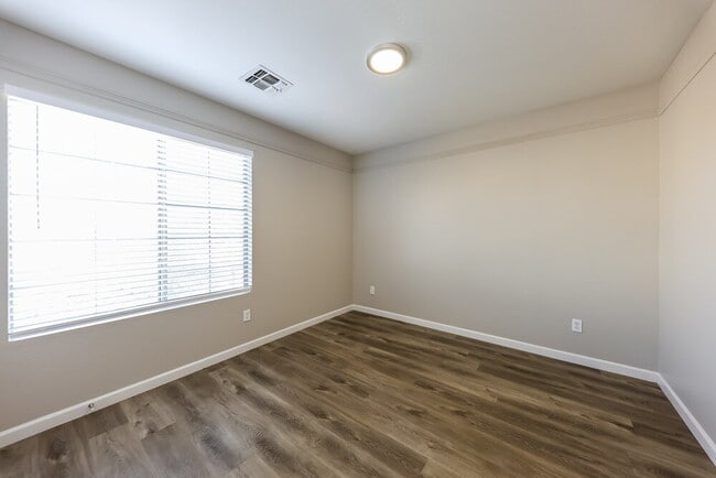 Building Photo - 15995 W Vogel Ave