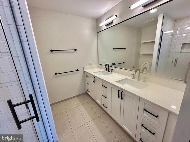 Building Photo - 1211 Van St SE