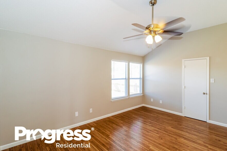 Building Photo - 327 Tioga Dr