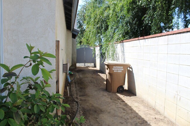 Building Photo - North West Home with Solar and Pool for Rent