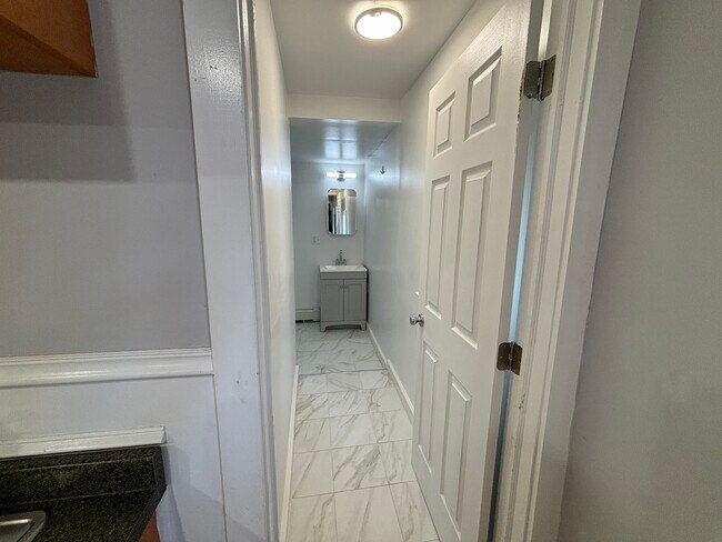 Building Photo - 8 Jetland Pl