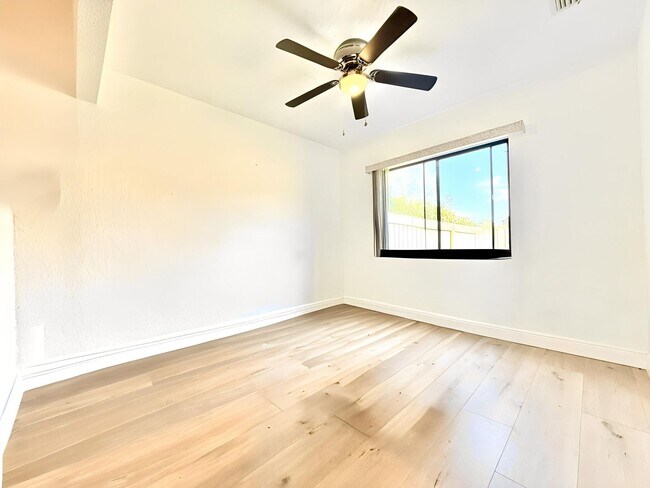 Building Photo - Moss Pointe 3Bedrooms/2.5Bath-home with great room fireplace!