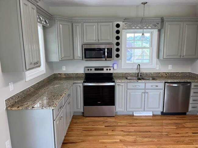Building Photo - 209 Hidden Meadow Dr