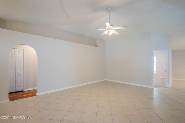 Building Photo - 3158 Ash Harbor Dr E