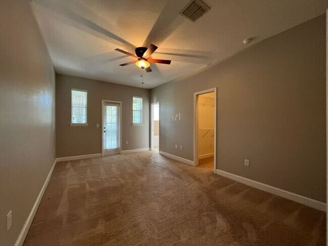 Building Photo - 3 Bedroom Townhouse in Boone School Area