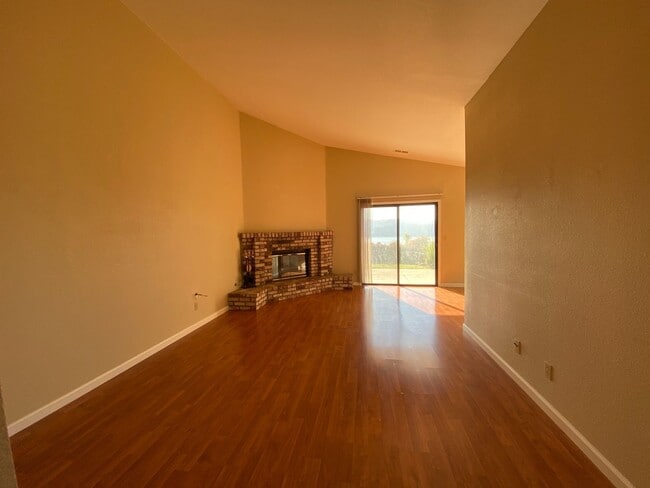 Building Photo - Single Story Beautiful Bay View Home