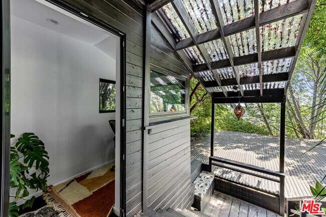 Building Photo - 2300 Ronda Vista Dr