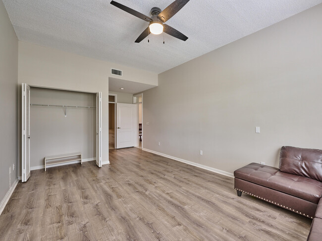 Building Photo - 10148 Andover Coach Cir