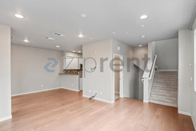 Building Photo - 2077 Kiwi Walkway