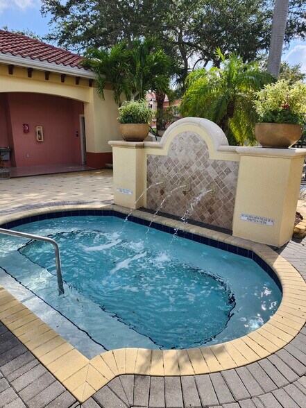 Building Photo - 20260 Estero Gardens Cir