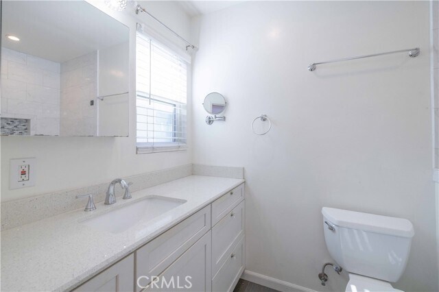 Building Photo - 1227 E 1st St