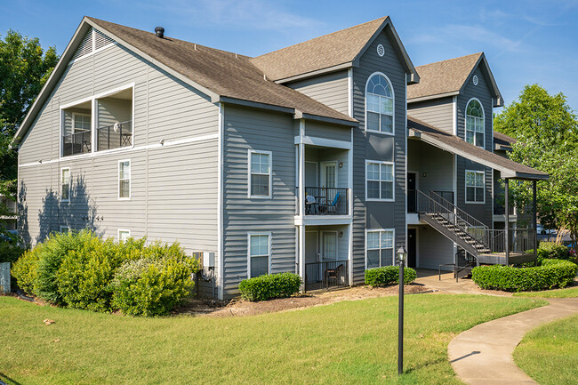 Building Photo - Oak Hollow Apartments