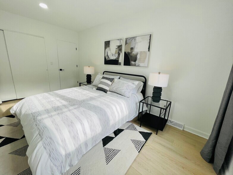 Building Photo - 323 Gross St