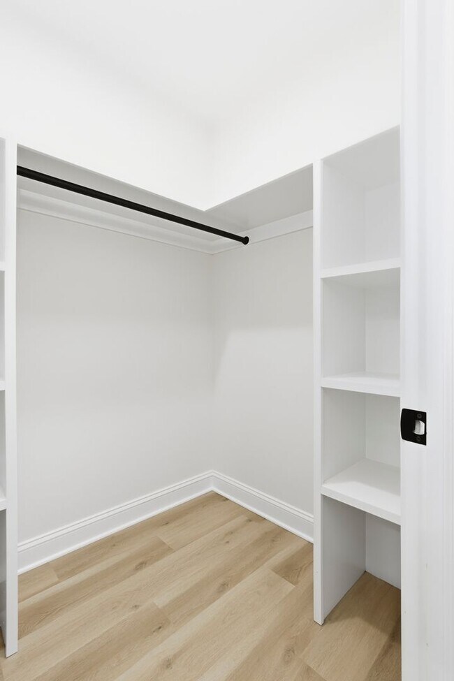 Building Photo - 2926 W Oxford St