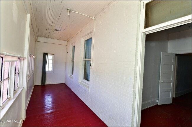 Building Photo - 612 E Nevada Ave