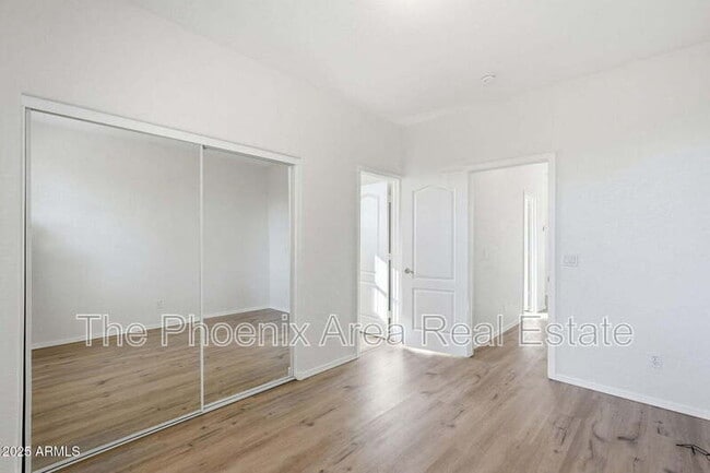 Building Photo - 4188 S Mariposa Dr