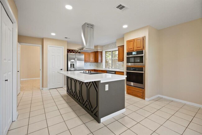 Building Photo - 710 Lochnell Dr