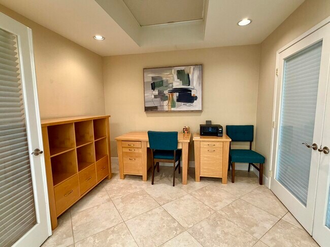 Building Photo - 240 Santa Barbara Cir