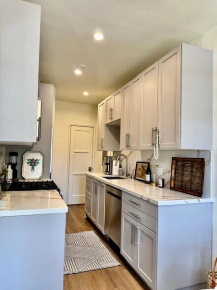 Building Photo - 339 N Almont Dr