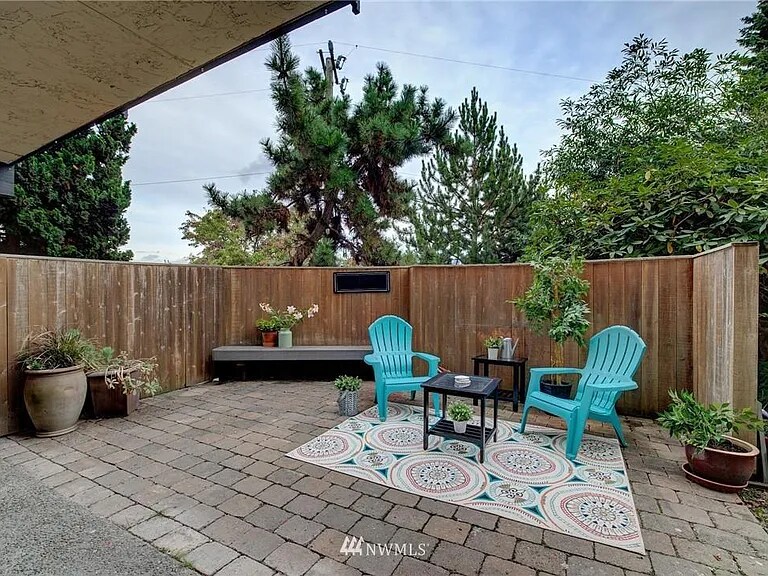 Building Photo - 2423 8th Ave N