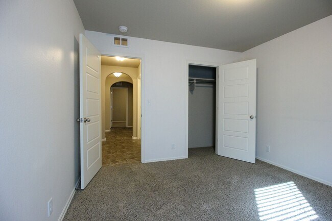 Building Photo - Custom Built 4 Bedroom In Southern Reserve...