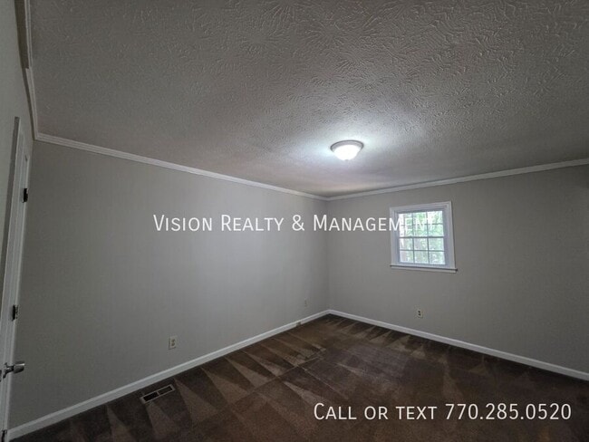 Building Photo - 155 Pine Hill Dr