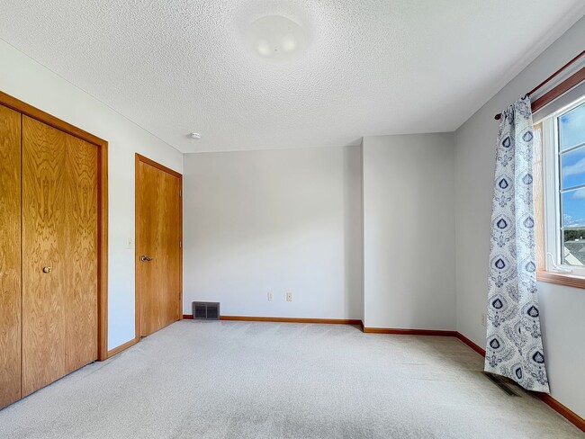 Building Photo - 1839 Valley Ridge Trail S